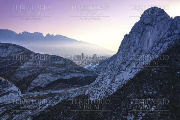 Umbral de Luz – La Huasteca, Santa Catarina