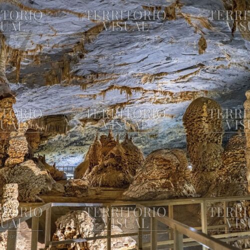 Guardianes de Piedra – Grutas de Bustamante