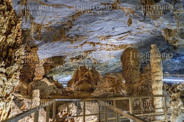 Guardianes de Piedra – Grutas de Bustamante