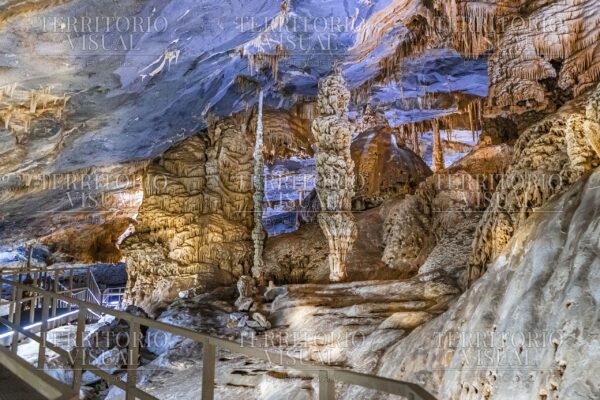 Columna Eterna – Grutas de Bustamante