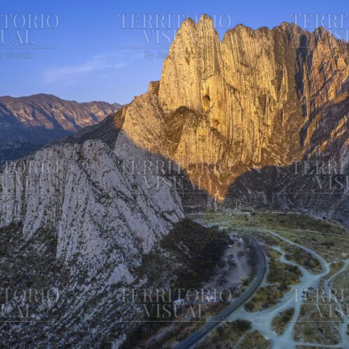 Muralla Dorada – La Huasteca, Santa Catarina