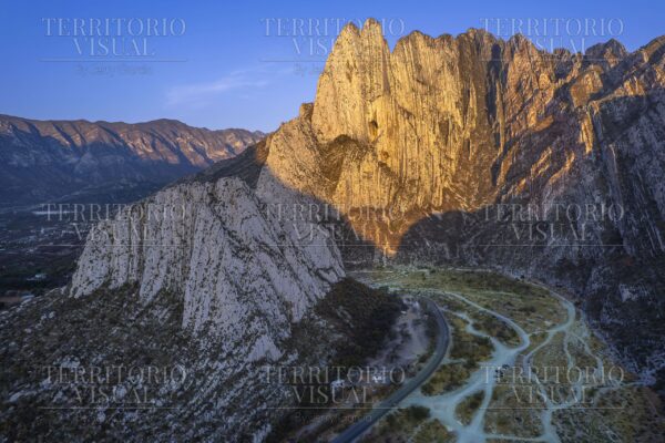 Muralla Dorada – La Huasteca, Santa Catarina